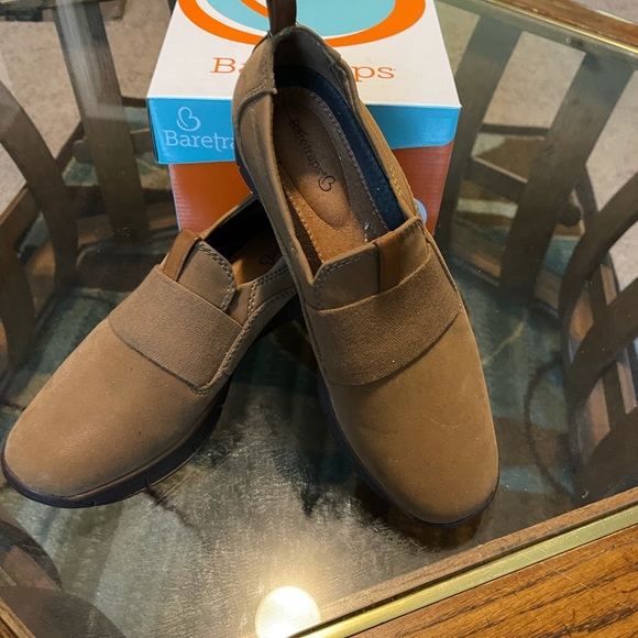 Brown Bare Trap Shoes NWOT - Picture 2 of 4